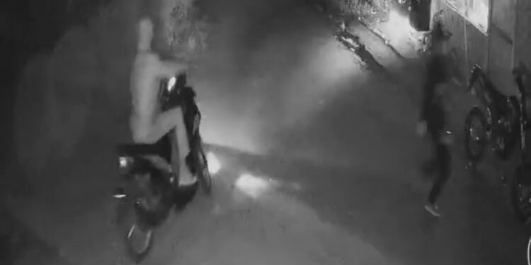 Potongan video CCTV pembacokan di Takokak (Istimewa)