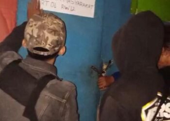 Video Penyegelan Diduga Kios Obat Viral, Warga Sebut Meresahkan