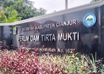 Kecewa Pelayanan Buruk PDAM Tirta Mukti Cianjur, Warga Gang Ikhlas Ramai-ramai Buat Sumur Bor