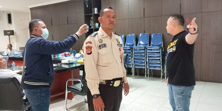 Kesal Pelayanan Buruk ATR/BPN Cianjur, Pengacara Fans and Partner Law Firm Terobos Ruang Rapat