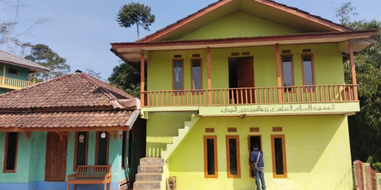 Buntut Guru Ngaji Lecehkan Santri, Suasana Ponpes di Takokak Kosong