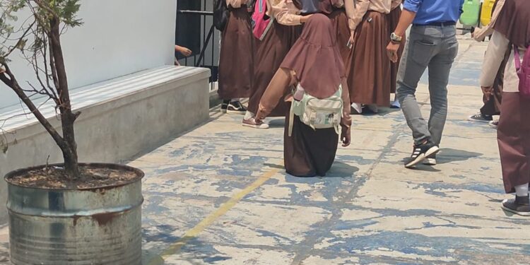 Siswi SMP Cianjur Yang Menginspirasi, Semangat Mencari Ilmu Meski Tanpa Kaki