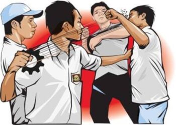 Layaknya Gladiator, Pelajar di Cianjur Duel 5 Lawan 5