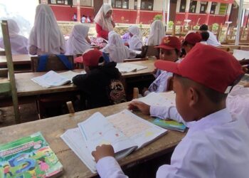 Hari Guru : Semangat Guru Cianjur, Selamatkan Generasi Emas di Tengah Situasi Pasca Gempa