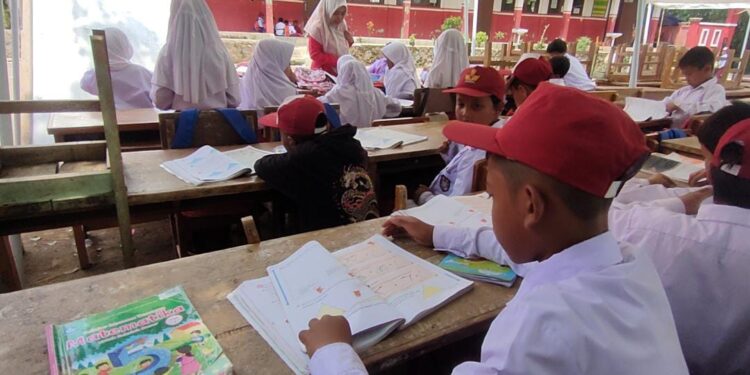 Hari Guru : Semangat Guru Cianjur, Selamatkan Generasi Emas di Tengah Situasi Pasca Gempa