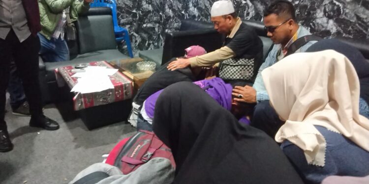 Belasan Pelajar Terlibat Aksi Tawuran Diciduk Polisi, Suruh Cium Kaki Orangtua