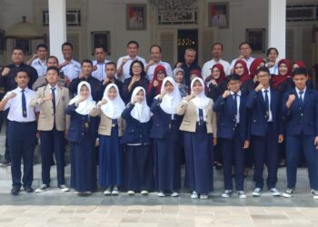 Foto : simbolis penerimaan siswa pertukaran pelajar ke Jepang