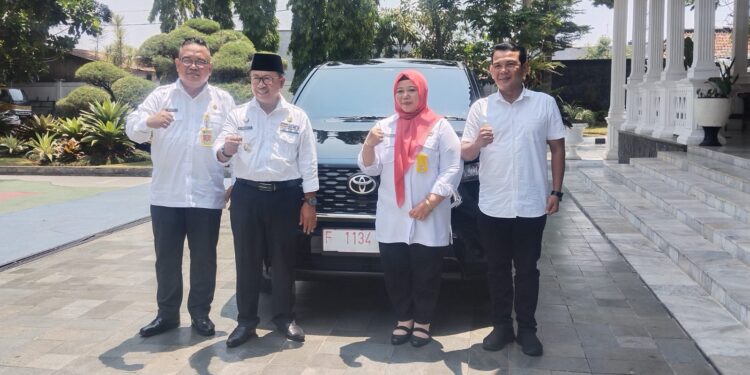 Bupati Cianjur Serahkan Mobil Pinjam Pakai ke ATR/BPN Demi Percepatan Program PTSL