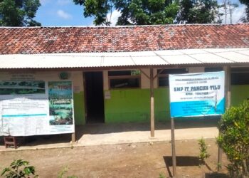 Eks Guru Honorer Cianjur Bangun Sekolah Gratis Dari Hasil Jualan Sapu Ijuk