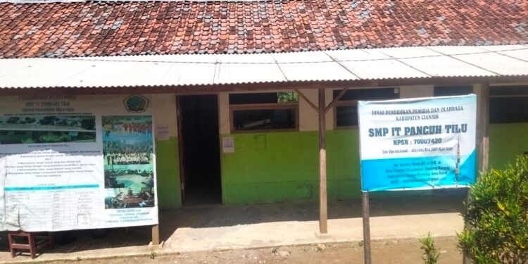 Eks Guru Honorer Cianjur Bangun Sekolah Gratis Dari Hasil Jualan Sapu Ijuk