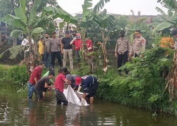Geger, Mayat Wanita di Kelurahan Sayang Mengambang di Kolam Ikan