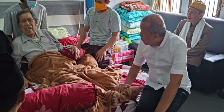 Petinggi Nasdem Jenguk Ulama Sepuh Cianjur Jelang Pemilu