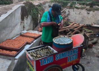 Berawal Ahli Menangani Penjahat, Kini Dedi Ismawardi Jadi Ahli Mengolah Tahu Sumedang, Omzetnya Puluhan Juta Rupiah