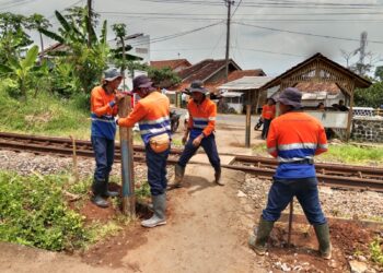 Rawan Kecelakaan, PT KAI Daop II Bandung Tutup 7 Perlintasan Sebidang Liar