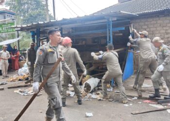Pembongkaran Kios di Kawasan Pasar Muka Cianjur Dinilai Tebang Pilih