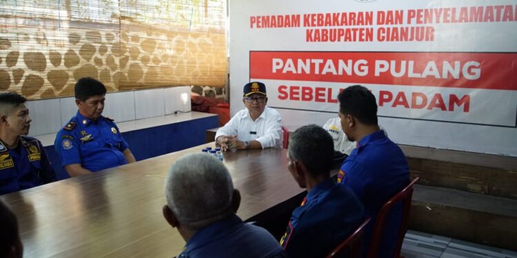 Bupati Cianjur Cek Kelaikan Kendaraan Damkar dan Alat Penunjang