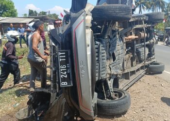 Mobil Tabrak Pikap yang Sedang Terparkir, Tiga Orang Luka-luka