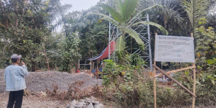Pembangunan Tower Diduga Tak Berizin Bikin Resah Warga Kadupandak