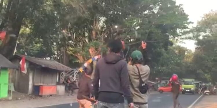 Dua Kelompok Ormas Bentrok di Cianjur, Saling Serang Pakai Sajam