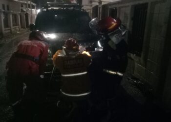 Diduga Korslet, Sebuah Mobil Terbakar di Limbangansari