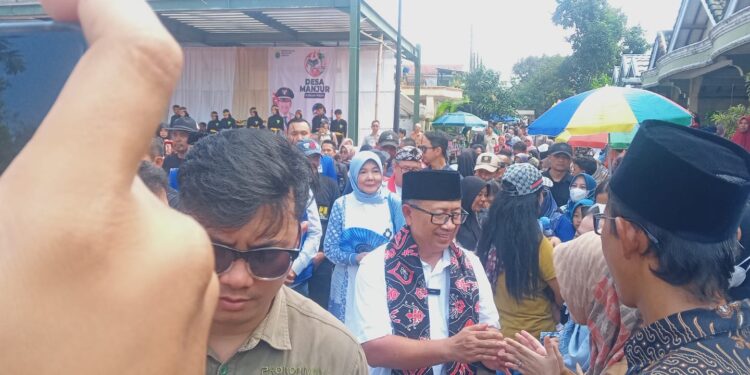 Ada yang Berbeda pada Desa Manjur, Bupati Datangi Langsung Rumah Warga