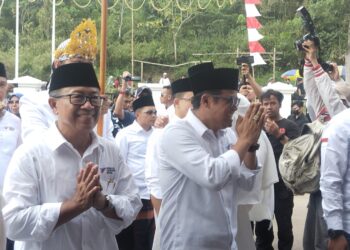 Kendarai VW hingga Pakai Sarung Daftar ke KPU, Herman-Ibang Yakin Menangkan Pilkada 2024