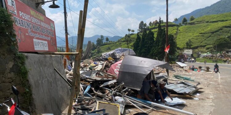 Ratusan Kios Dibongkar di Puncak, Arus Lalin Cianjur-Bogor Dialihkan ke Jalur Alternatif