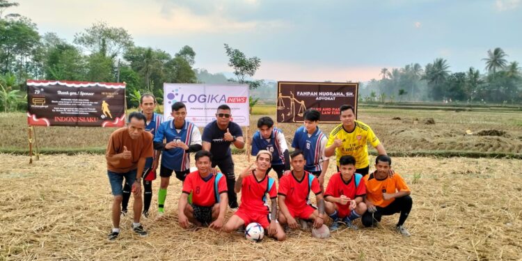 Meriahkan HUT RI, Warga Gelar Turnamen Sepakbola di Lahan Sawah yang Disulap jadi Lapang
