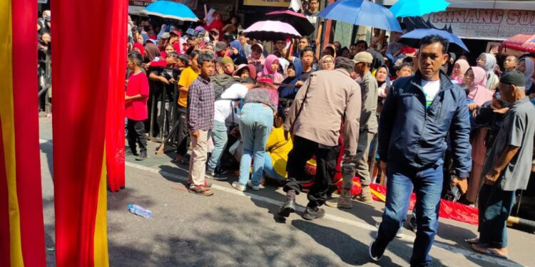 Pemain Egrang Jatuh dari Ketinggian 4 Meter Usai Terdorong Petugas Satpol PP