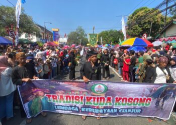 Penampilan Kuda Kosong Sedot Perhatian Warga pada Helaran Budaya di Cianjur