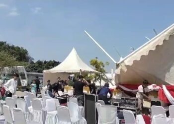 Stand Tenda pada Event Dekranasda Award Roboh Terbawa Angin, Satu Orang Terluka