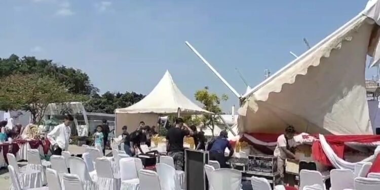 Stand Tenda pada Event Dekranasda Award Roboh Terbawa Angin, Satu Orang Terluka