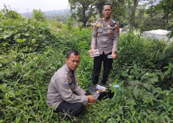 Puluhan Botol Miras Oplosan Ditemukan di Kebun Durian Milik Warga di Cugenang