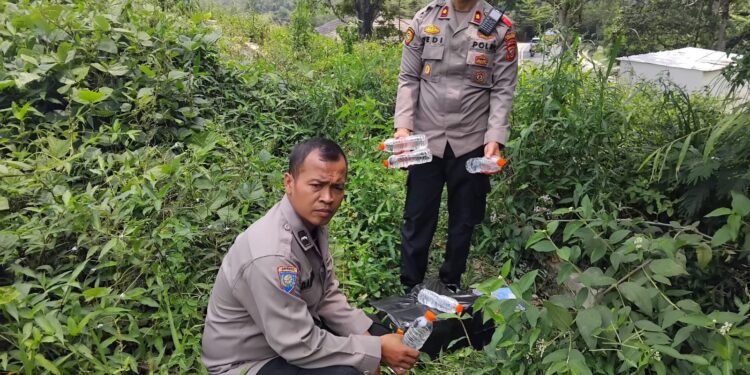 Puluhan Botol Miras Oplosan Ditemukan di Kebun Durian Milik Warga di Cugenang