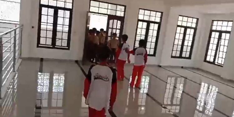 Dua Kubu Pelajar SD Negeri di Cianjur Terlibat Duel