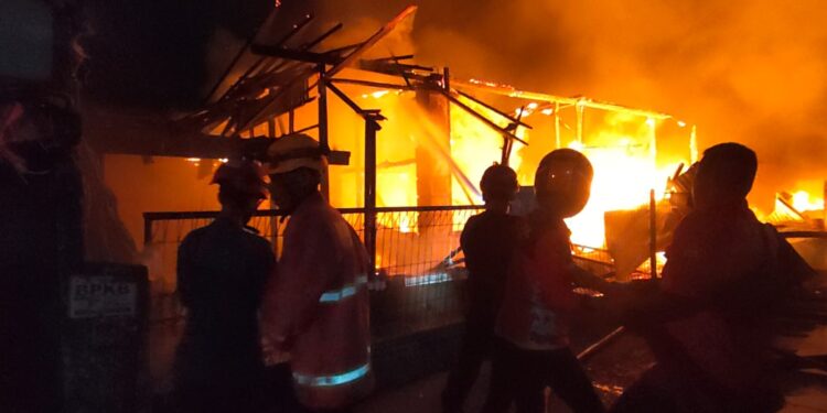 Kawasan Pasar Bojongmeron Terbakar, Belasan Kios dan Rumah Ikut Dilalap Api