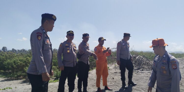 Pencarian Korban Terbawa Ombak Pantai Cemara Diperluas pada Hari Ketiga