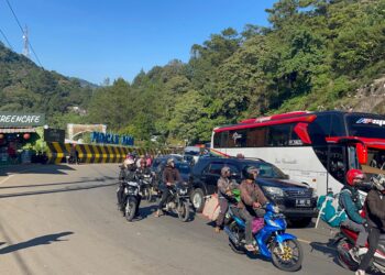 Kemacetan Parah Terjadi di Jalur Puncak saat Libur Akhir Pekan Bertepatan Libur Panjang