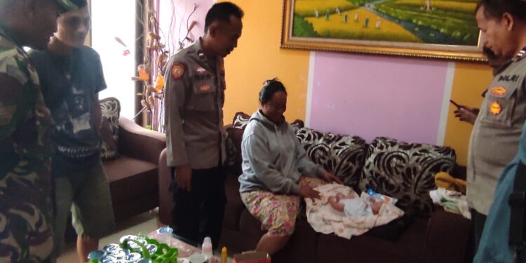 Warga Haurwangi Geger, Temukan Bayi Perempuan Diduga Dibuang Orangtuanya
