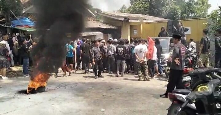 Ratusan Warga Unjuk Rasa Tuntut PT QL Agrofood Farm Pekerjakan Tenaga Kerja Lokal