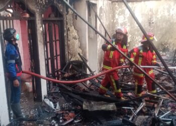 Gudang Penyimpanan Botol Minuman Plastik Terbakar, Kerugian Ratusan Juta Rupiah