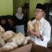 Di Tengah Kampanye, Cabup Nomor Urut 1 Sambangi Perajin Opak di Cikalongkulon