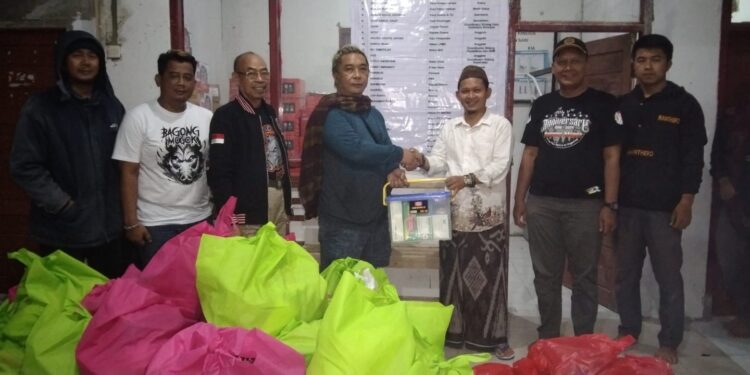 Komunitas Bagong Mogok Salurkan Bantuan bagi Korban Pergerakan Tanah di Takokak