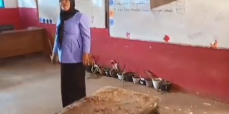 Belasan Bangunan SD di Kecamatan Cibeber Rusak Terdampak Guncangan Gempa Bumi Dangkal