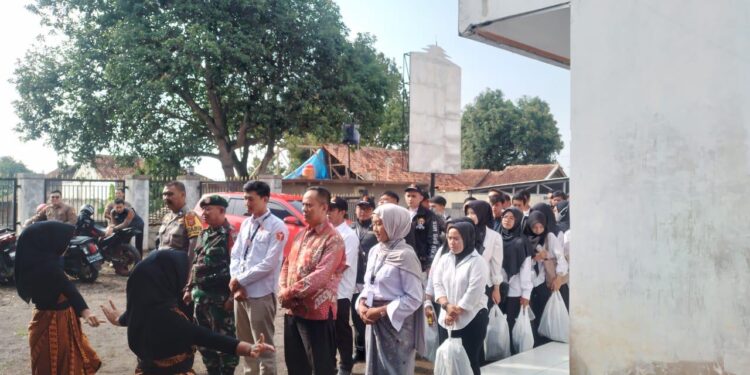 Panwaslu Kecamatan Warungkondang Lantik 121 PTPS