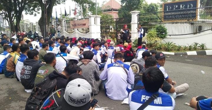 Buruh di Cianjur Tuding Pj Gubernur Tak Akomodatif Setujui UMSK