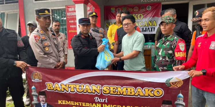 Kemenimipas dan Yayasan Arridho Berdikari Sejati Salurkan Bantuan Paket Sembako