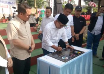 Bupati Bersama Kadis DPMD Cianjur Resmikan Kawasan Agro Edu Wisata di Cugenang