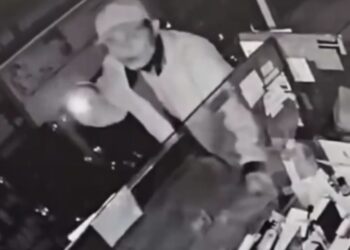 Aksi Maling Bobol Apotek di Cianjur Terekam CCTV