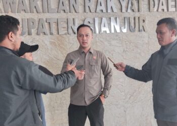 Desa Padaluyu Disegel Warga, DPRD Minta Inspektorat Cianjur Audit Anggaran